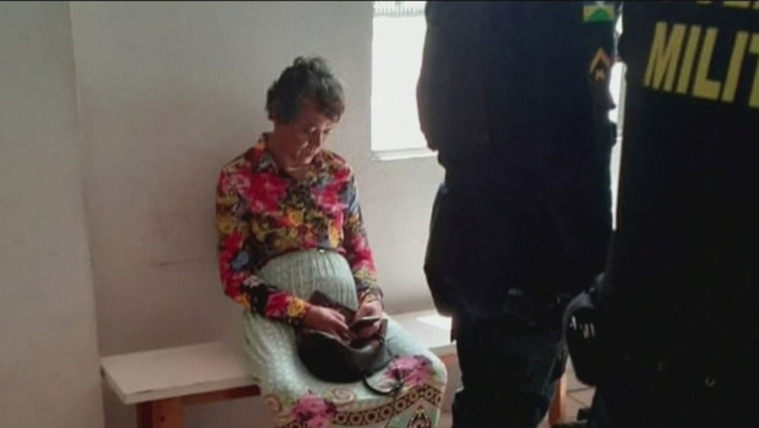 Hombre se disfraza de su mamá para examen de conducir y termina arrestado Hombre se disfraza de su mamá para examen de conducir y termina arrestado