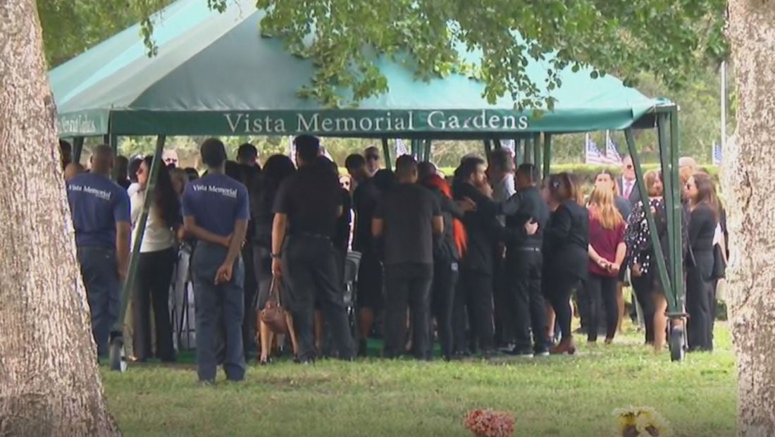 Dolor e indignación en el último adiós al chofer de UPS que murió en un tiroteo de Miami Dolor e indignación en el último adiós al chofer de UPS que murió en un tiroteo de Miami