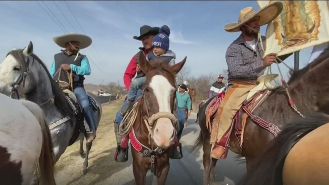 Inmigrantes en Chicago se reúnen para cantarle las mañanitas a la Virgen de Guadalupe Inmigrantes en Chicago se reúnen para cantarle las mañanitas a la Virgen de Guadalupe