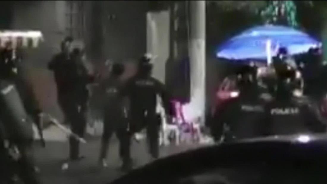 Batalla campal antes de un partido de fútbol en El Salvador deja tres heridos Batalla campal antes de un partido de fútbol en El Salvador deja tres heridos