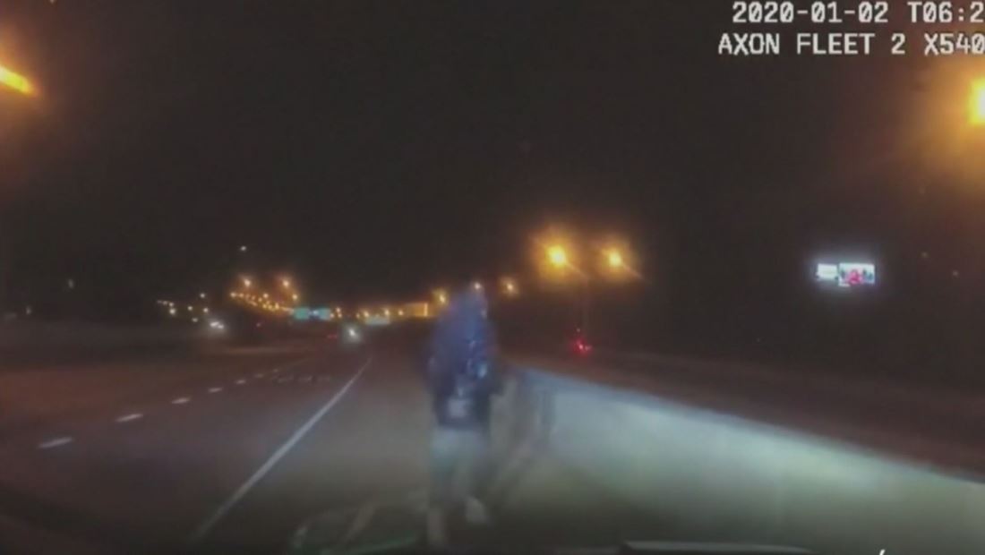 Cámara corporal de un agente capta el momento que un joven se lanza al vacío en Atlanta por huir de la policía Cámara corporal de un agente capta el momento que un joven se lanza al vacío en Atlanta por huir de la policía