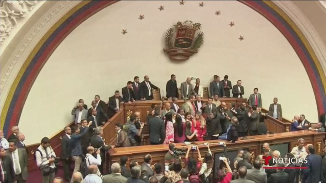 En Venezuela, la oposición acusa al chavismo de un golpe de estado al parlamento En Venezuela, la oposición acusa al chavismo de un golpe de estado al parlamento