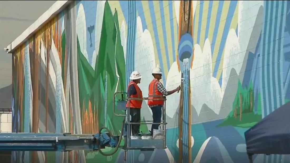 Artista en California pinta murales de reconocimiento a la comunidad latina Artista en California pinta murales de reconocimiento a la comunidad latina