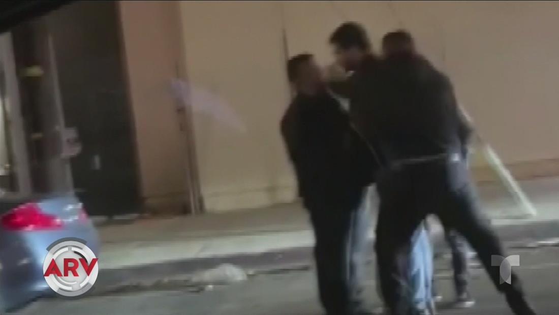 VIDEO: Hombre es noqueado con un solo puño en plena carretera VIDEO: Hombre es noqueado con un solo puño en plena carretera