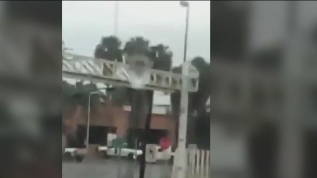 Lluvia de balas entre sicarios y policías en Nuevo Laredo Lluvia de balas entre sicarios y policías en Nuevo Laredo