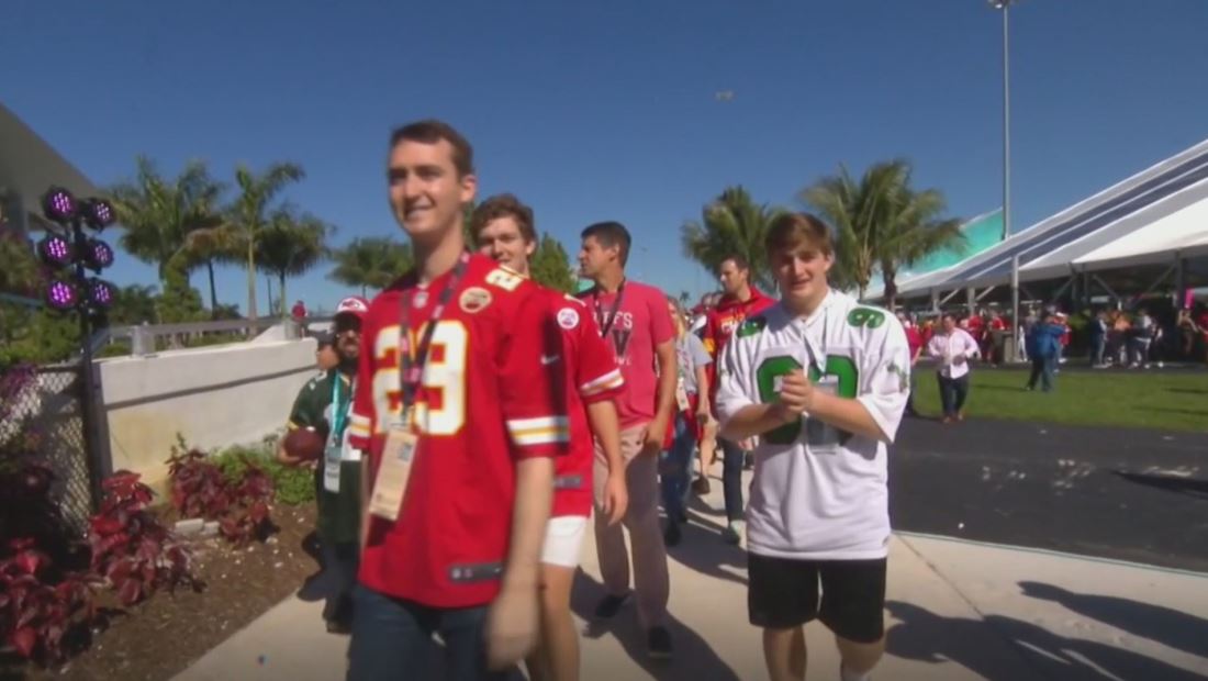 Así vivieron los fanáticos del Super Bowl 2020 la emoción del partido Así vivieron los fanáticos del Super Bowl 2020 la emoción del partido