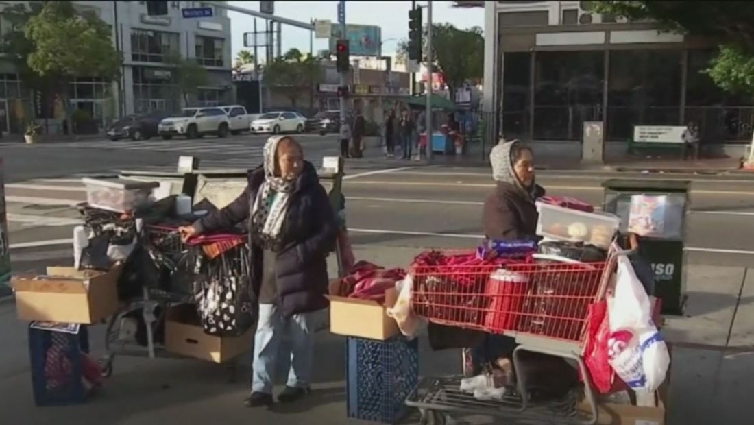 Vendedores ambulantes de Los Ángeles necesitarán ahora un permiso de la ciudad Vendedores ambulantes de Los Ángeles necesitarán ahora un permiso de la ciudad