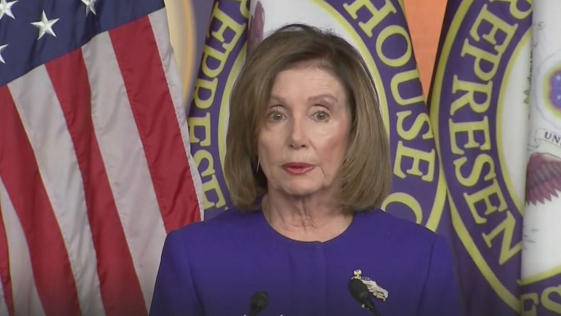 Nancy Pelosi dice que "pronto" enviará artículos del juicio político. Trump reacciona asegurando que es "una estafa" Nancy Pelosi dice que "pronto" enviará artículos del juicio político. Trump reacciona asegurando que es "una estafa"
