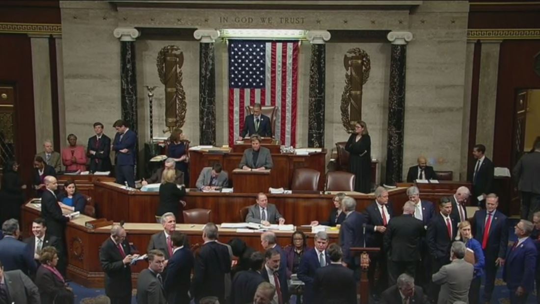 Cámara de Representantes aprueba limitar los poderes militares de Donald Trump Cámara de Representantes aprueba limitar los poderes militares de Donald Trump