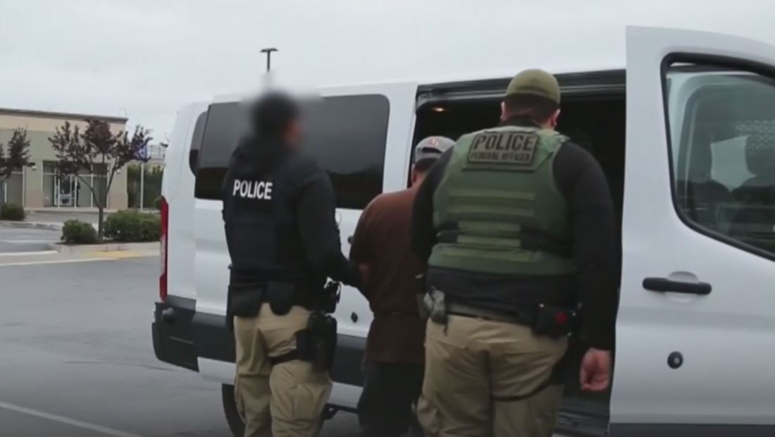 "Liberados en su comunidad": ICE publica perfiles de indocumentados en Twitter para ubicarlos y detenerlos "Liberados en su comunidad": ICE publica perfiles de indocumentados en Twitter para ubicarlos y detenerlos