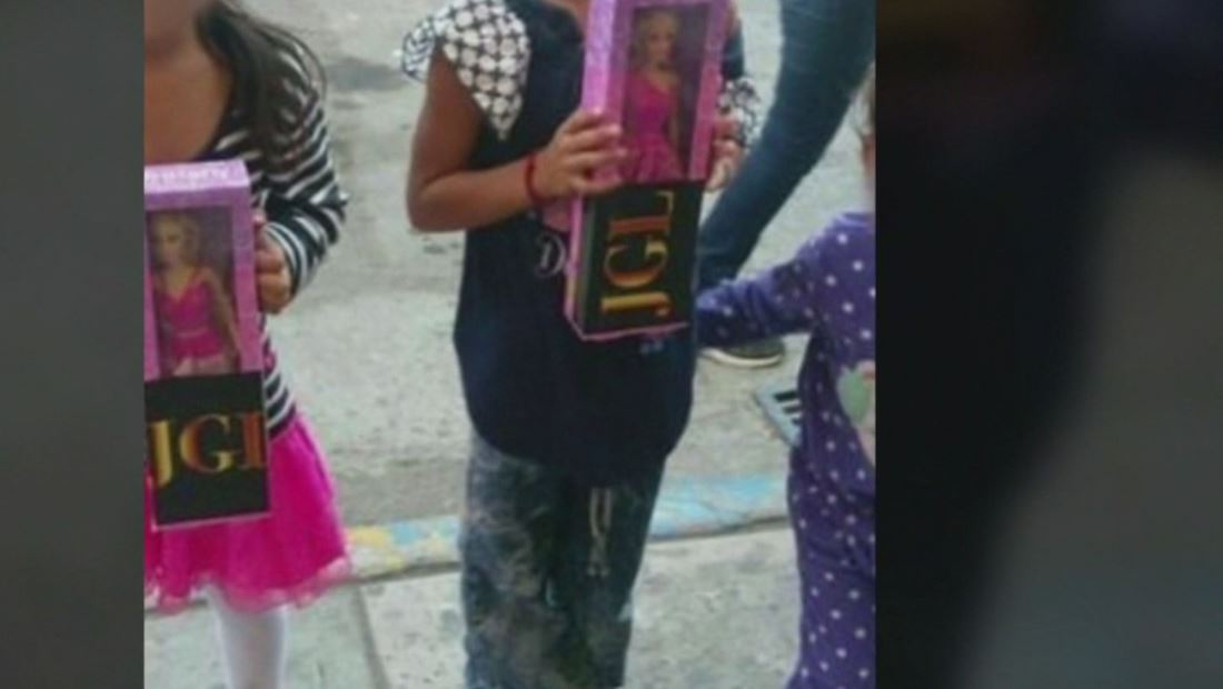 Hijo de El Chapo regala juguetes con las iniciales de su padre Hijo de El Chapo regala juguetes con las iniciales de su padre