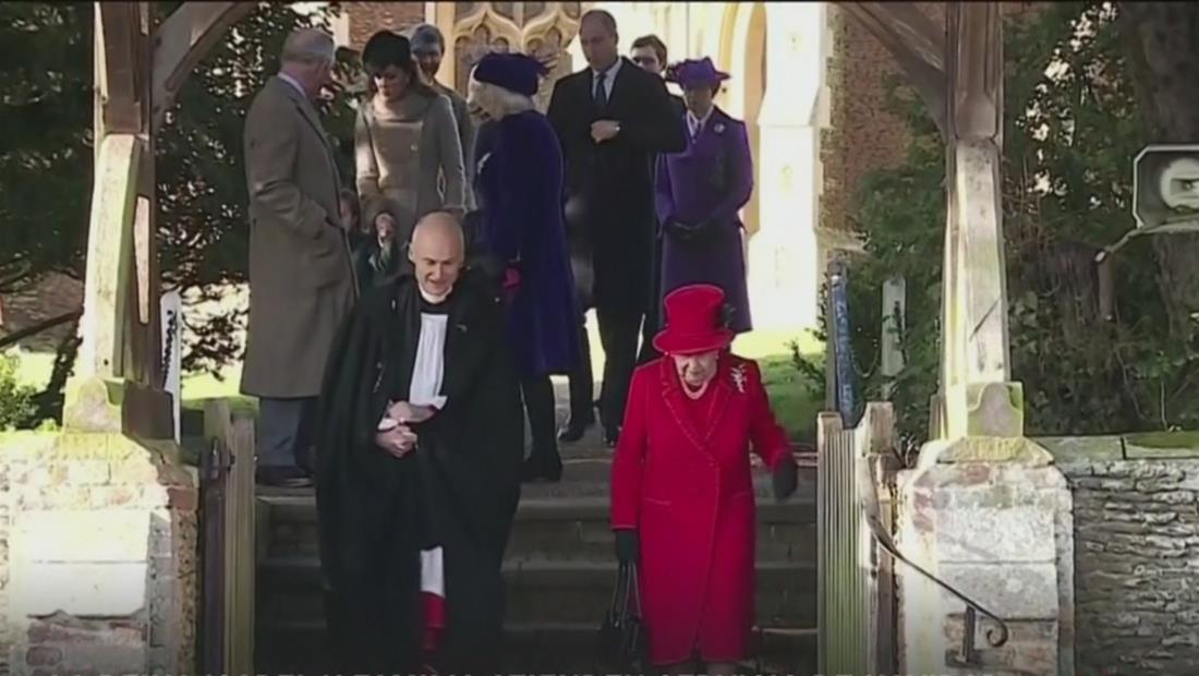La Reina Isabel y su familia acudieron a misa en la iglesia de santa María Magdalena La Reina Isabel y su familia acudieron a misa en la iglesia de santa María Magdalena