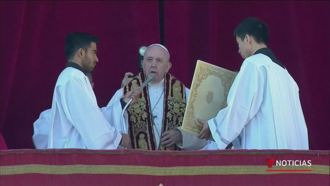 Papa Francisco pidió por los inmigrantes durante su plegaria de Navidad Papa Francisco pidió por los inmigrantes durante su plegaria de Navidad