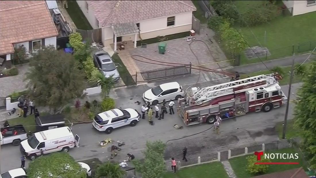 Mueren tres niños tras ser rescatados de una casa en llamas en Miami Mueren tres niños tras ser rescatados de una casa en llamas en Miami