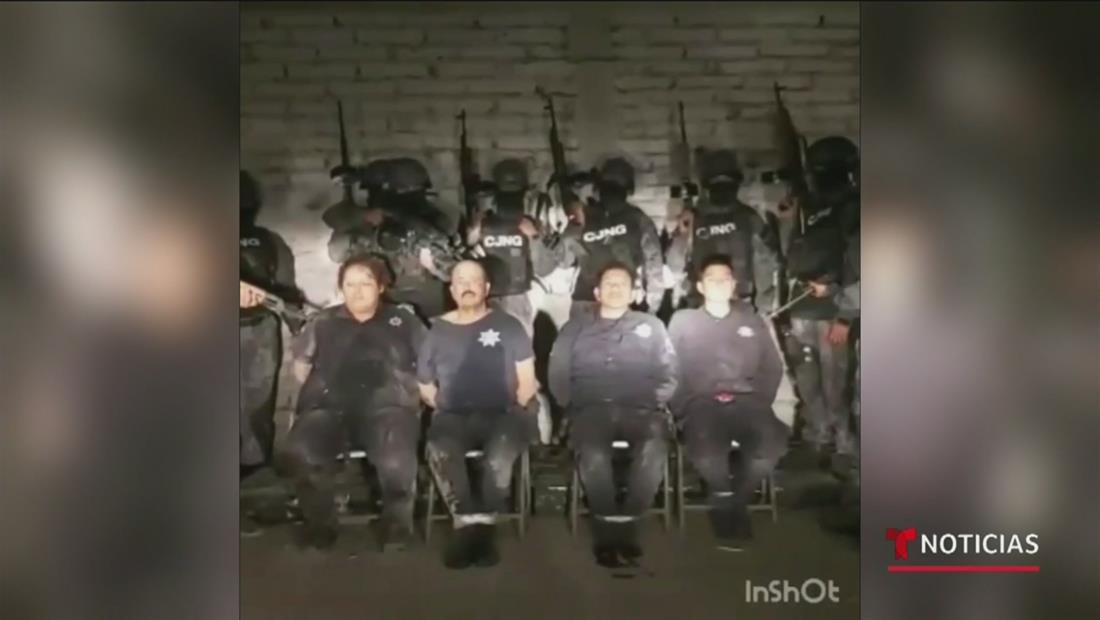 Un video muestra cómo sicarios interrogan y ejecutan a policías secuestrados en México Un video muestra cómo sicarios interrogan y ejecutan a policías secuestrados en México