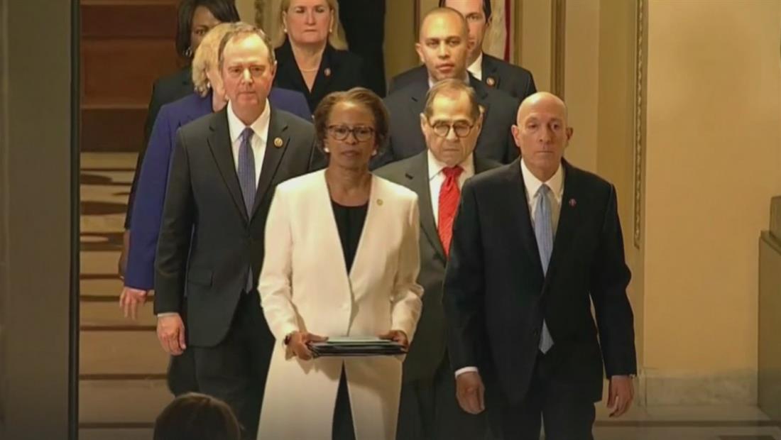 Cámara de Representantes entregan al Senado los artículos de juicio político contra Trump Cámara de Representantes entregan al Senado los artículos de juicio político contra Trump