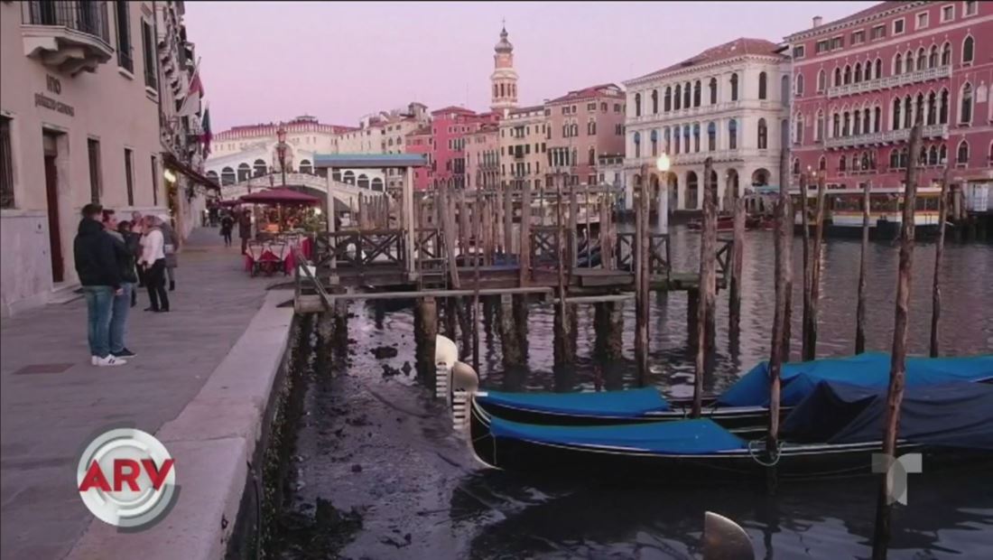 Marea extrema parece secar los icónicos canales de Venecia Marea extrema parece secar los icónicos canales de Venecia