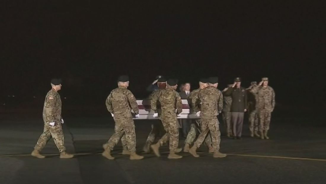 Llega a Estados Unidos el cuerpo del soldado latino asesinado en Afganistán Llega a Estados Unidos el cuerpo del soldado latino asesinado en Afganistán