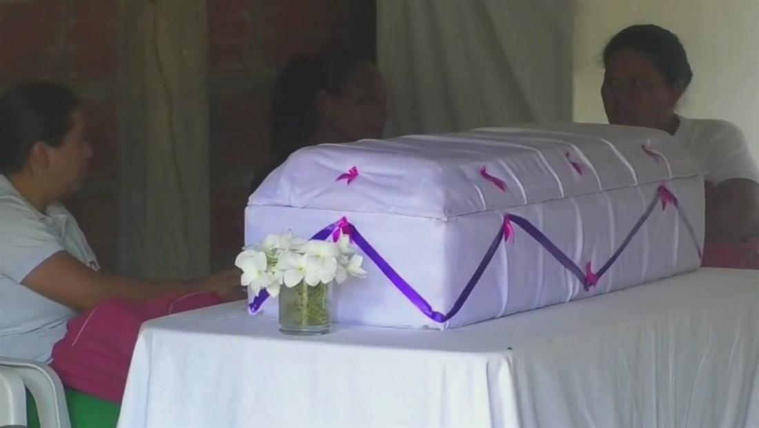 Muere bebé a quien le dieron insecticida por error Muere bebé a quien le dieron insecticida por error