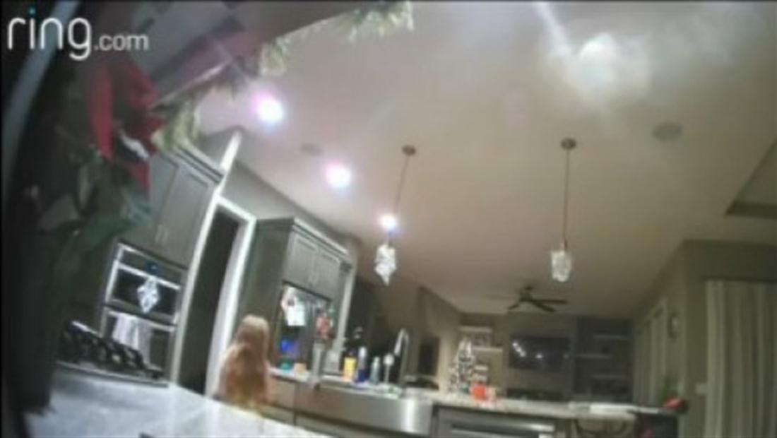 Ciberpirata causa pánico al espiar a niña por cámara de seguridad Ciberpirata causa pánico al espiar a niña por cámara de seguridad