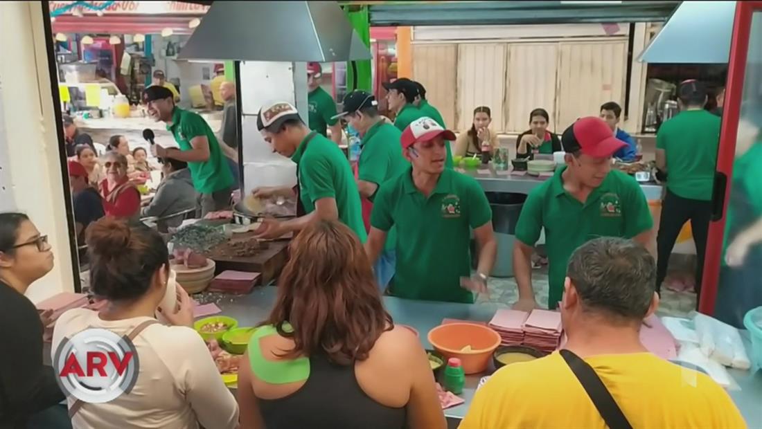 Taquería Roquera causa sensación vendiendo tacos al ritmo de música rock Taquería Roquera causa sensación vendiendo tacos al ritmo de música rock
