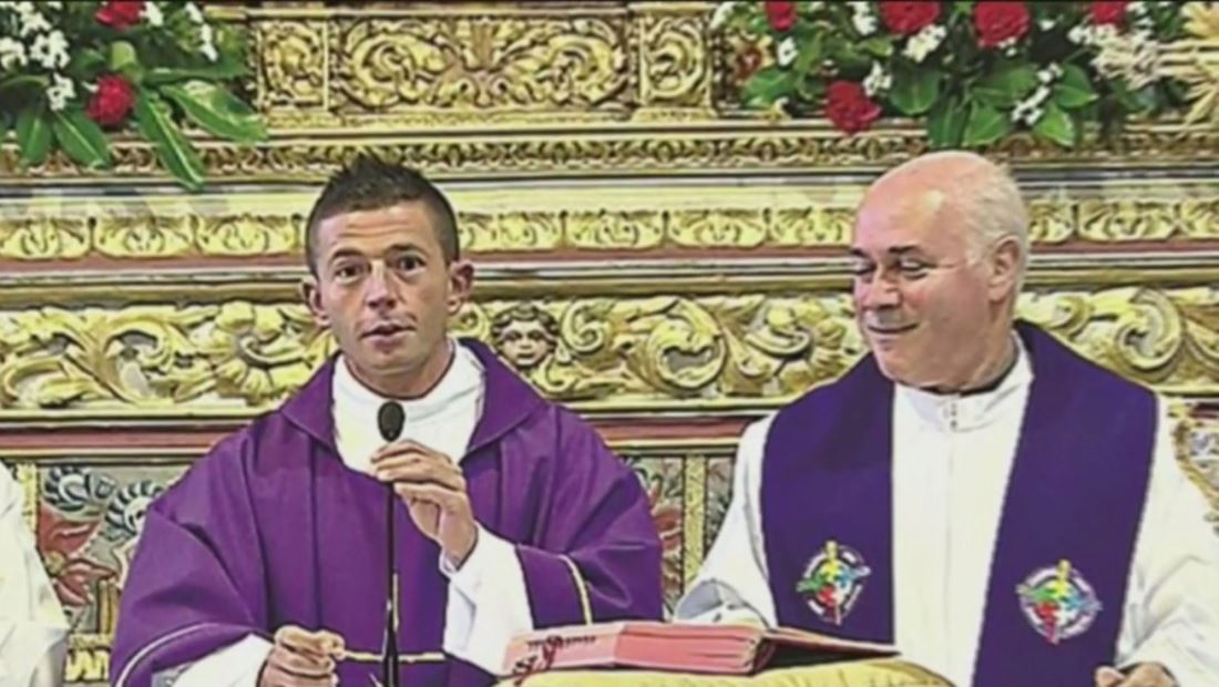 Este sacerdote fue galardonado como el padre más sexy de Portugal Este sacerdote fue galardonado como el padre más sexy de Portugal