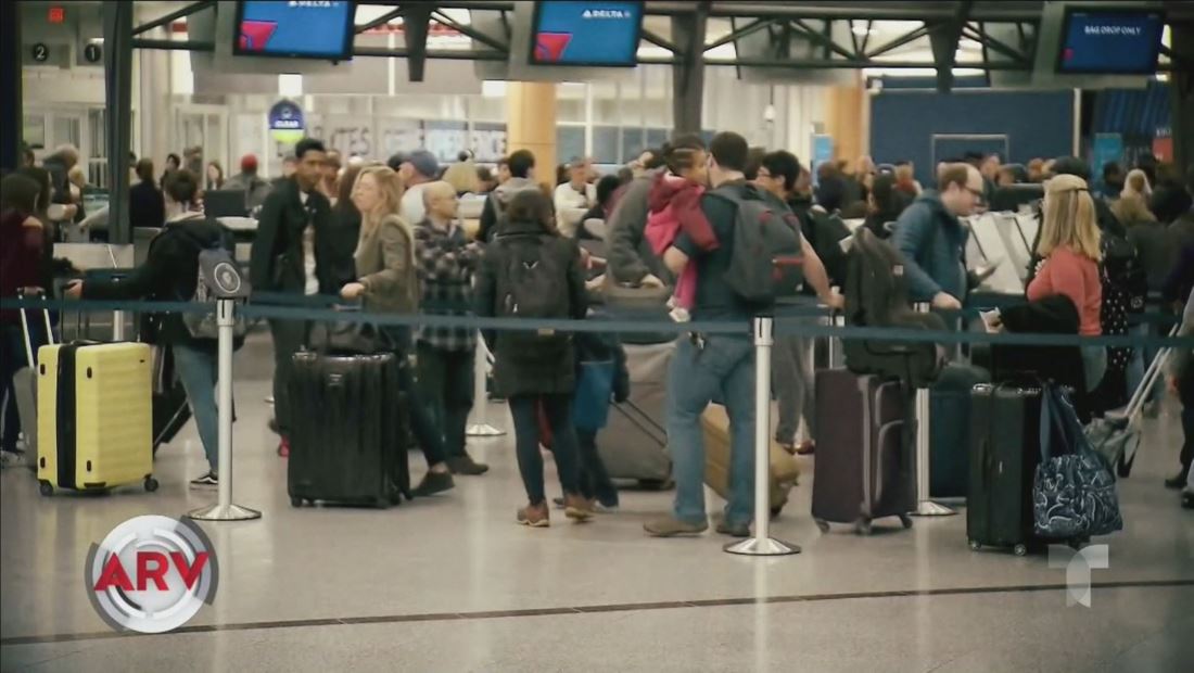 Aeropuertos y carreteras inundadas amenazan las celebraciones de Navidad Aeropuertos y carreteras inundadas amenazan las celebraciones de Navidad