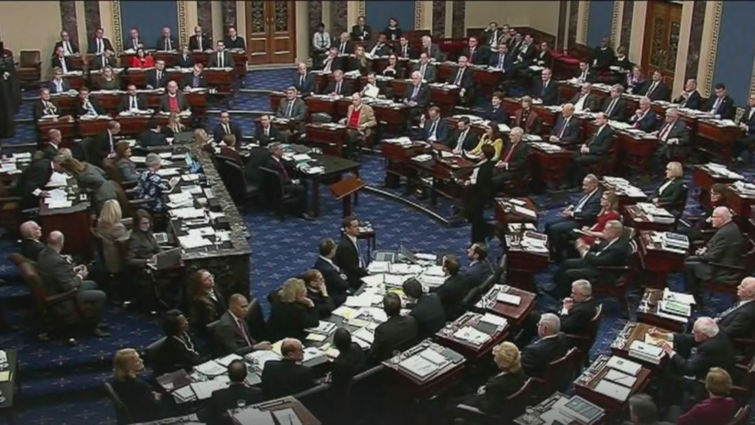 Con una batalla por las reglas, así comenzó el histórico juicio político contra Donald Trump Con una batalla por las reglas, así comenzó el histórico juicio político contra Donald Trump