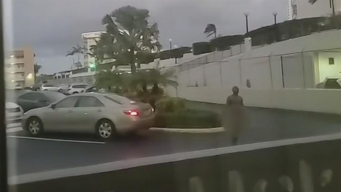 Hombre desnudo provoca intensa persecución policial en Florida Hombre desnudo provoca intensa persecución policial en Florida