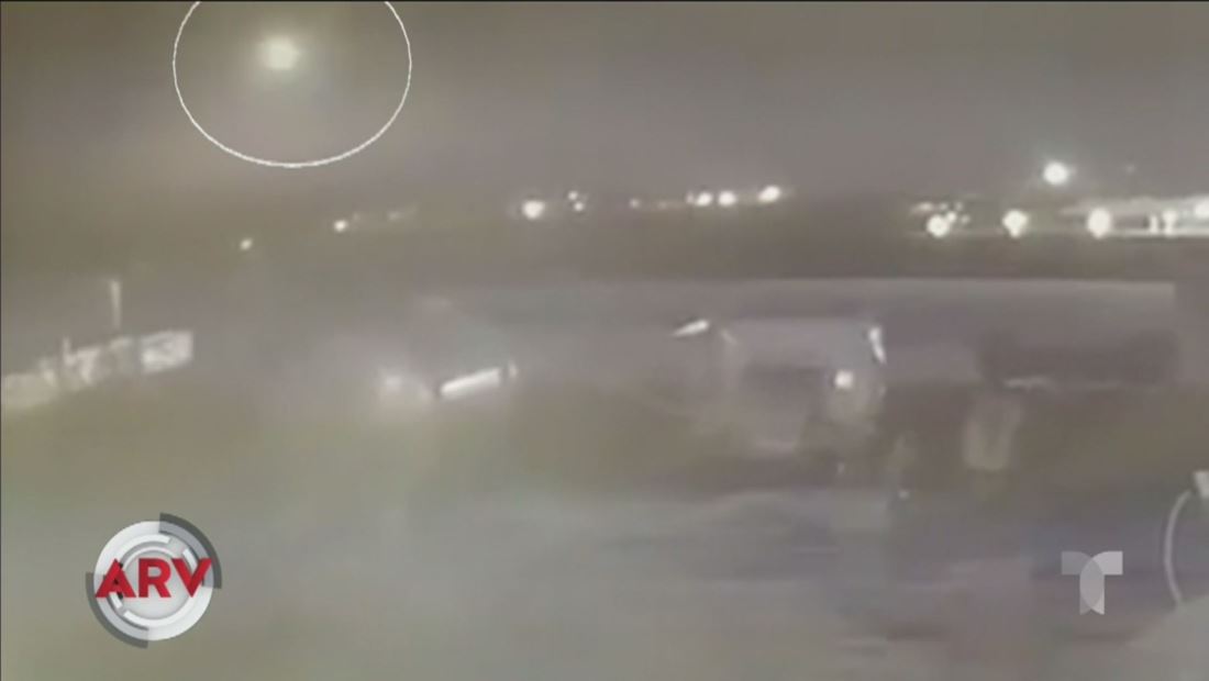 Video muestra dos posibles misiles haciendo explotar avión ucraniano Video muestra dos posibles misiles haciendo explotar avión ucraniano