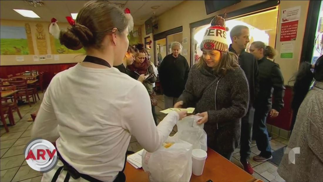 Cientos de familias hispanas mantienen la tradición de tamales para Navidad Cientos de familias hispanas mantienen la tradición de tamales para Navidad