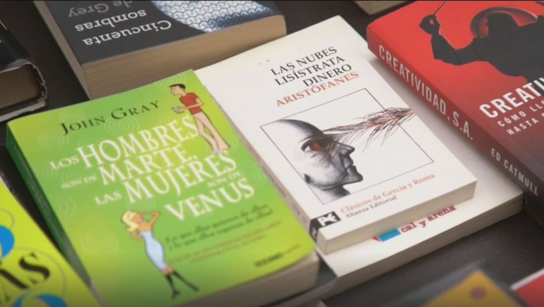¿Tienes libros 'olvidados' en casa? Así puedes usarlos y además promover la lectura ¿Tienes libros 'olvidados' en casa? Así puedes usarlos y además promover la lectura