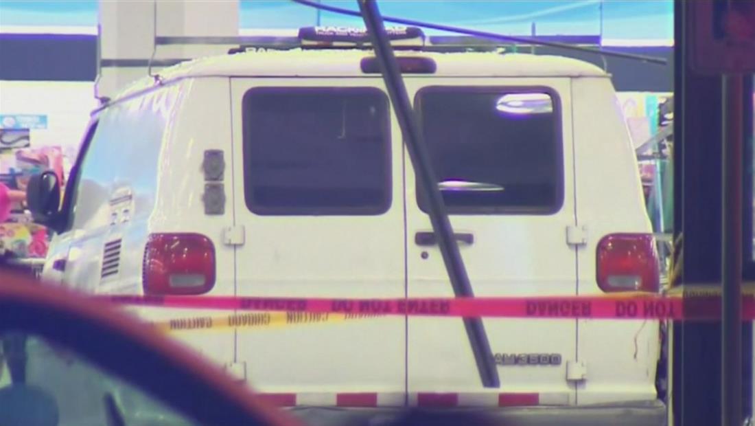 Camioneta se estrella contra conocida tienda de ropa repleta de personas Camioneta se estrella contra conocida tienda de ropa repleta de personas