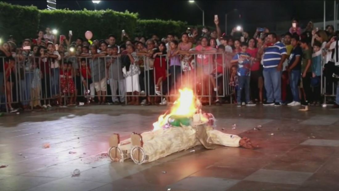 Quemar muñecos, el ritual de fin de año para dejar atrás las malas vibras Quemar muñecos, el ritual de fin de año para dejar atrás las malas vibras