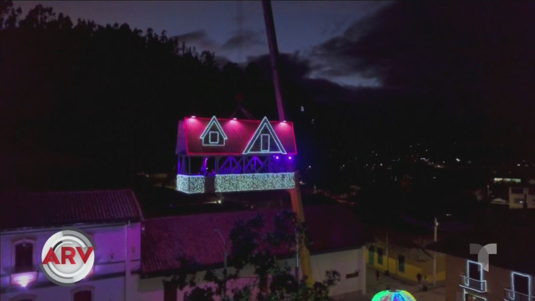 Casa flotante de Papa Noel causa sensación en Colombia Casa flotante de Papa Noel causa sensación en Colombia