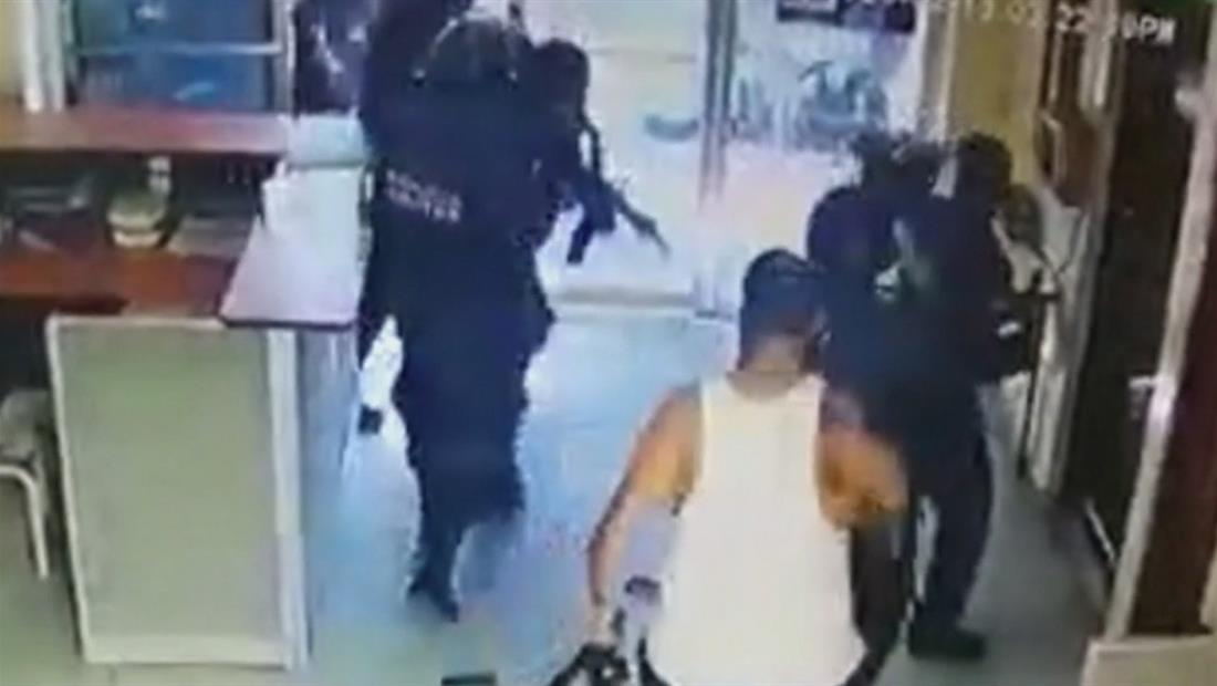 Pandilleros en Honduras rescatan a su líder El Porkys a balazos y quedó captado en video Pandilleros en Honduras rescatan a su líder El Porkys a balazos y quedó captado en video