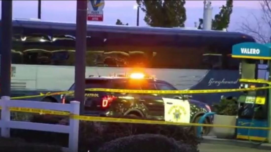 Hombre abre fuego dentro de un autobús en California quitándole la vida a una mujer hispana Hombre abre fuego dentro de un autobús en California quitándole la vida a una mujer hispana