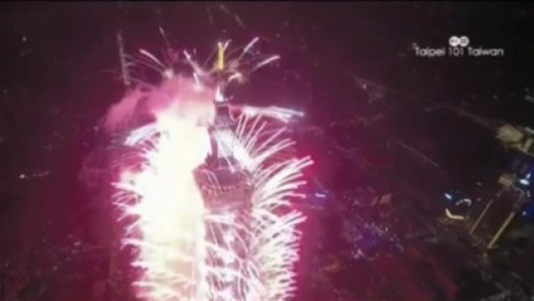 Con Fuegos artificiales recibieron el año nuevo en Bangkok Con Fuegos artificiales recibieron el año nuevo en Bangkok