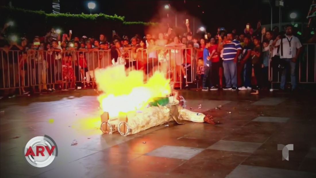Queman las 'malas vibras' en Tabasco para celebrar el Año Nuevo Queman las 'malas vibras' en Tabasco para celebrar el Año Nuevo