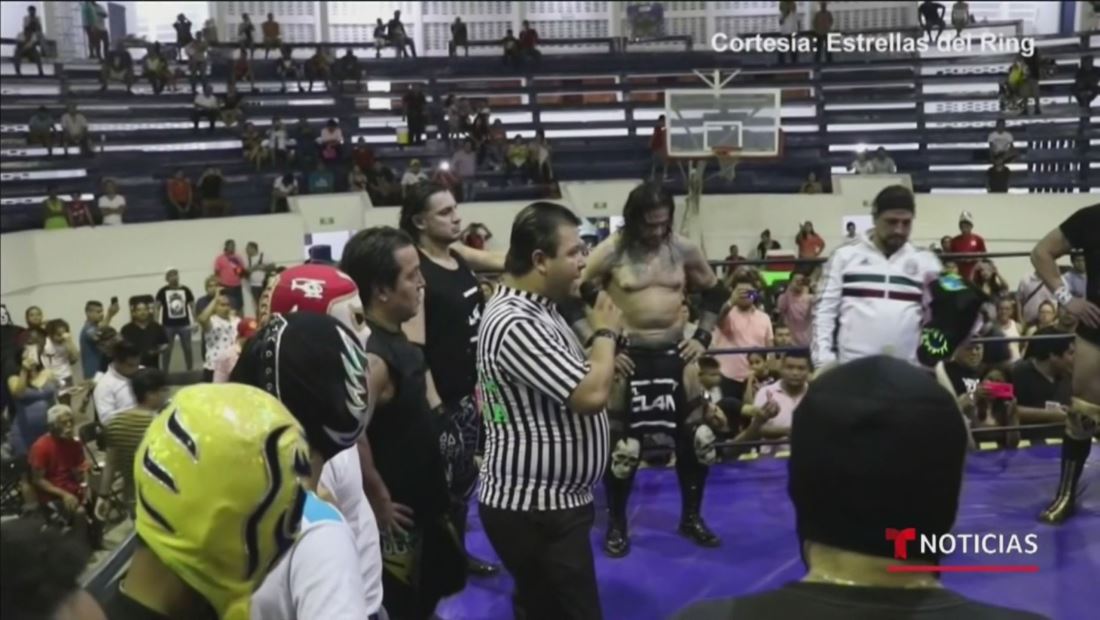 Familiares y amigos despiden a 'La Parka' entre aplausos en el ring Familiares y amigos despiden a 'La Parka' entre aplausos en el ring