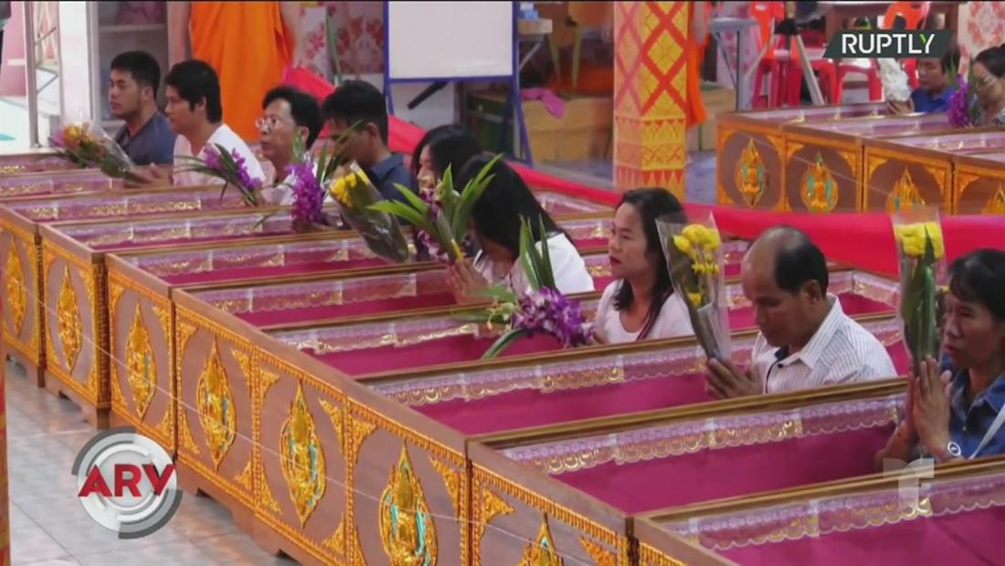 Acostarse en ataúdes es una tradición de fin de año en Taiwán Acostarse en ataúdes es una tradición de fin de año en Taiwán
