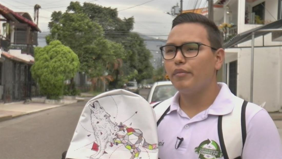 Crean mochilas con material publicitario para ayudar a niños de bajos recursos Crean mochilas con material publicitario para ayudar a niños de bajos recursos