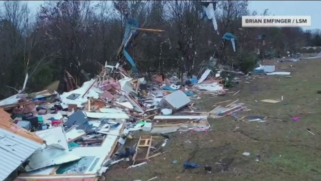 Poderosos tornados dejan muertes y graves destrucciones en EE. UU. Poderosos tornados dejan muertes y graves destrucciones en EE. UU.