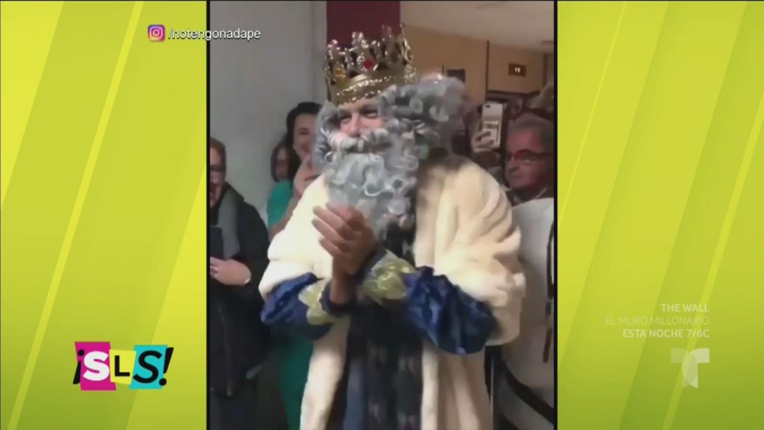 Alejandro Sanz se disfraza de Melchor en una parada de Reyes Magos Alejandro Sanz se disfraza de Melchor en una parada de Reyes Magos