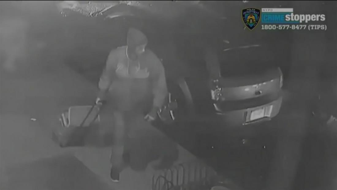 Hombre ataca con furia y con una maleta a una mujer de 63 años Hombre ataca con furia y con una maleta a una mujer de 63 años