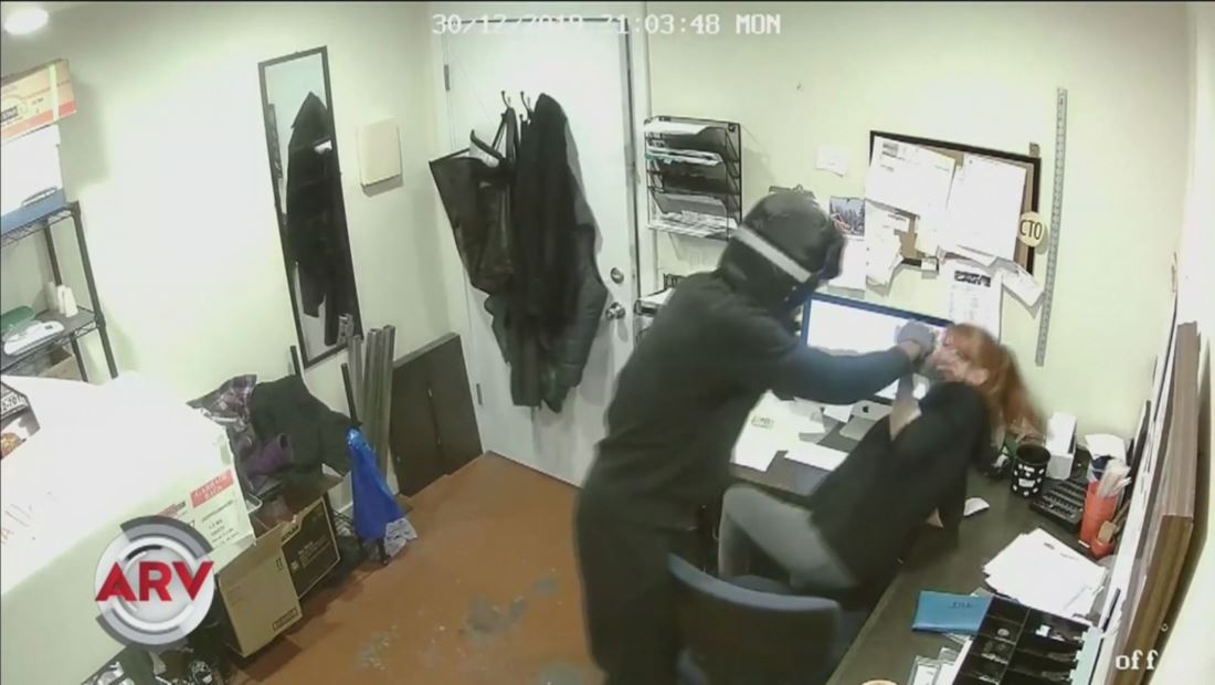Golpean a encargada de pizzería tratando de evitar un robo Golpean a encargada de pizzería tratando de evitar un robo