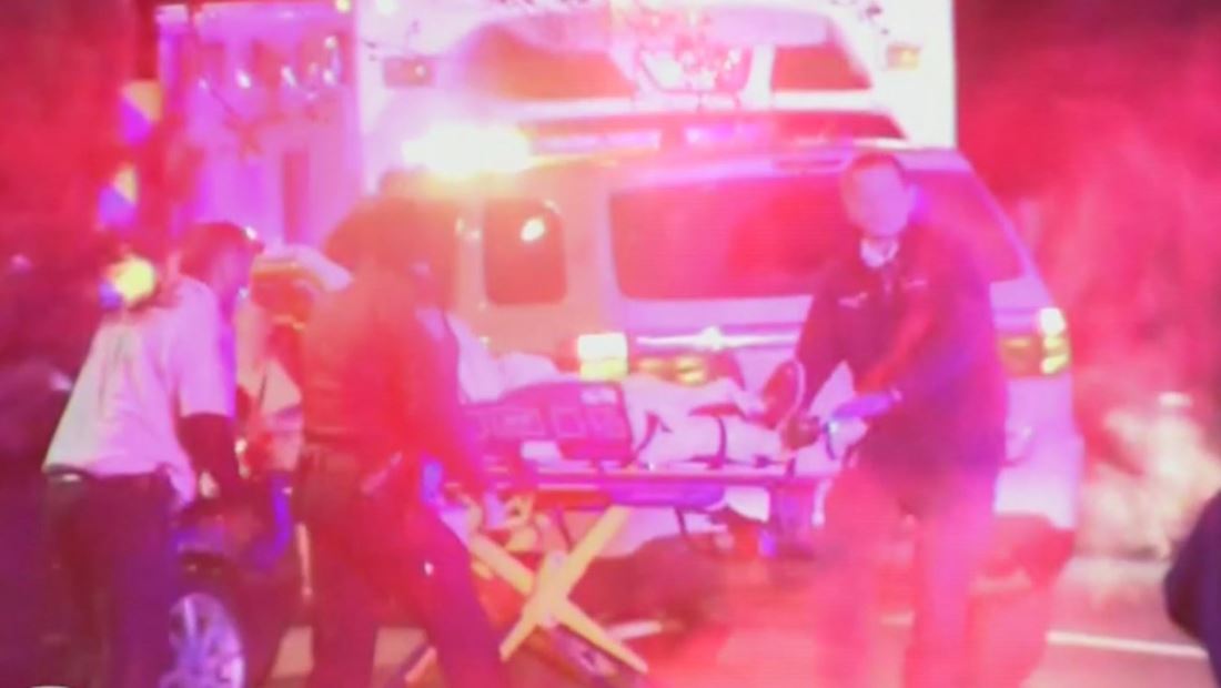 Arrestan a hombre que apuñaló a todo el que se le cruzaba en el camino Arrestan a hombre que apuñaló a todo el que se le cruzaba en el camino