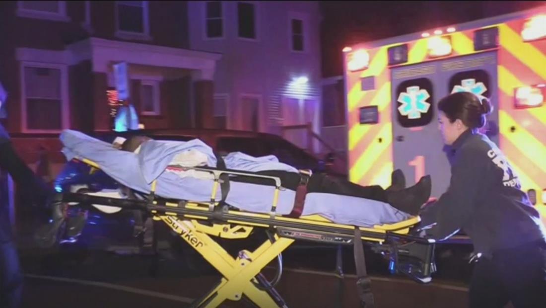 La policía de Chicago investiga a dos sospechosos detrás de la balacera desatada en el interior de una vivienda La policía de Chicago investiga a dos sospechosos detrás de la balacera desatada en el interior de una vivienda
