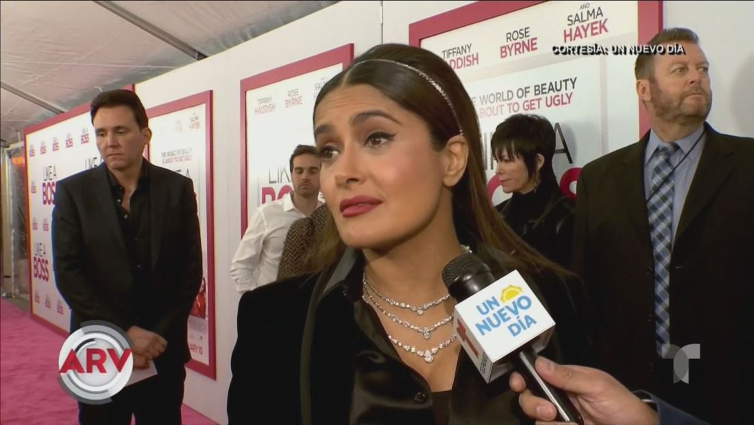 Salma Hayek responde con mucho humor a críticas por mostrar "demás" Salma Hayek responde con mucho humor a críticas por mostrar "demás"