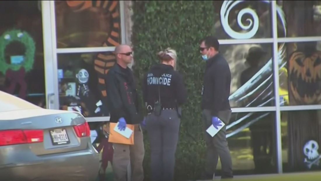 Muere un joven y otras dos personas resultan heridas tras apuñalamiento en centro comercial de Texas Muere un joven y otras dos personas resultan heridas tras apuñalamiento en centro comercial de Texas